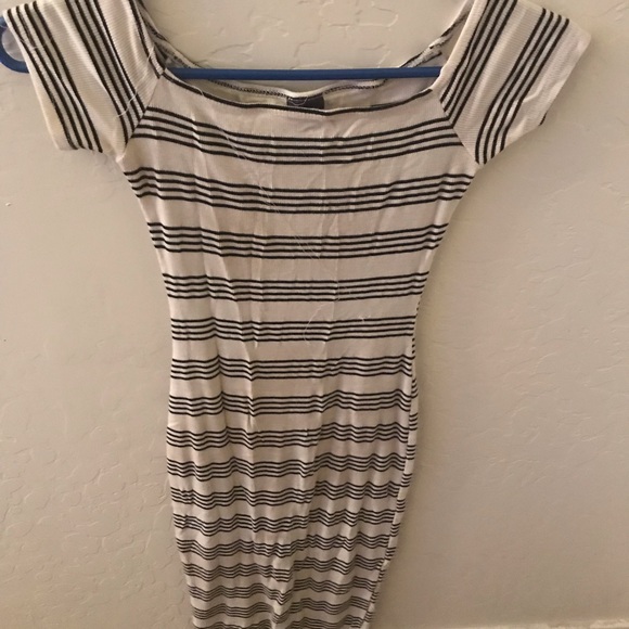 Dresses - Picture 3 of 5